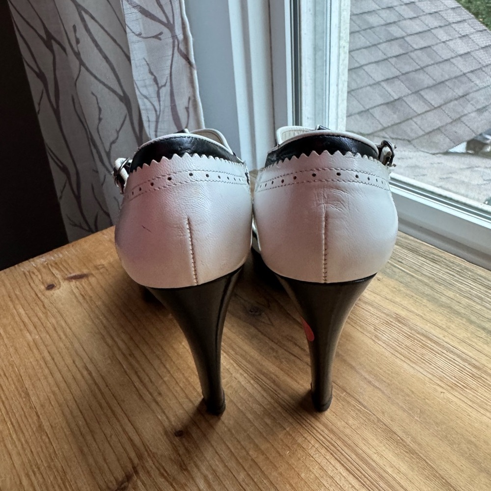 Via Spiga Leather B&W Spectator TStrap Peep Toe Platform Heel SZ 8 Made in Italy - Picture 6 of 8